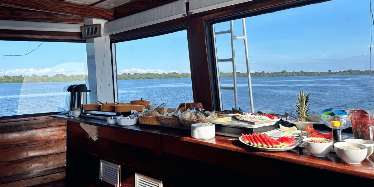 Pacote de Viagem para a Amazônia com Navegação no Rio Negro MV Desafio